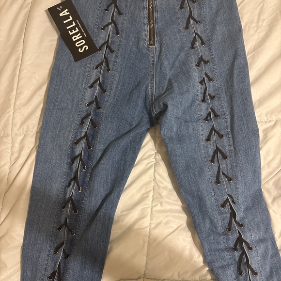 Sorella high waisted size 0-2 jeans - Picture 3 of 5